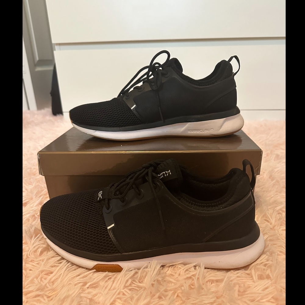 KURU tennis shoes size 9